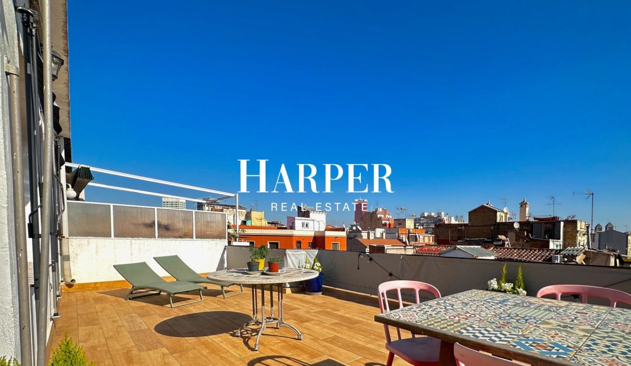 and Inviting: Your Perfect City Home with Rooftop Terrace in Hostafrancs_1