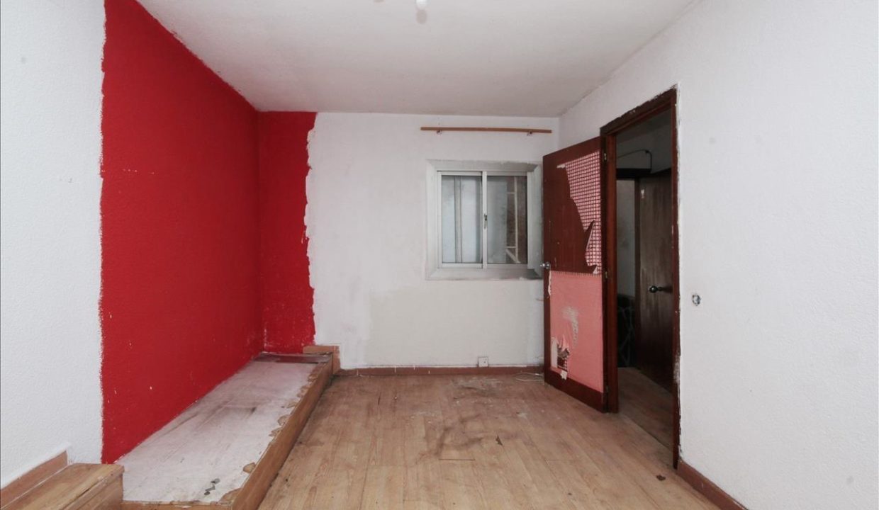 CASA DE 3 PLANTAS EN VENTA EN SANT ANDREU