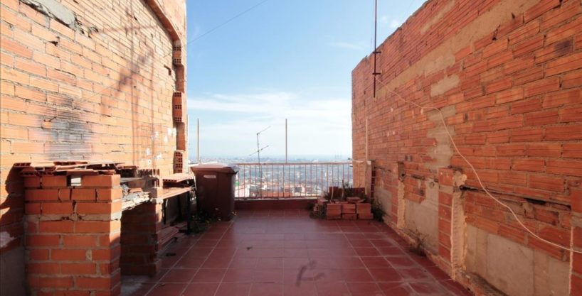 CASA DE 3 PLANTAS EN VENTA EN SANT ANDREU