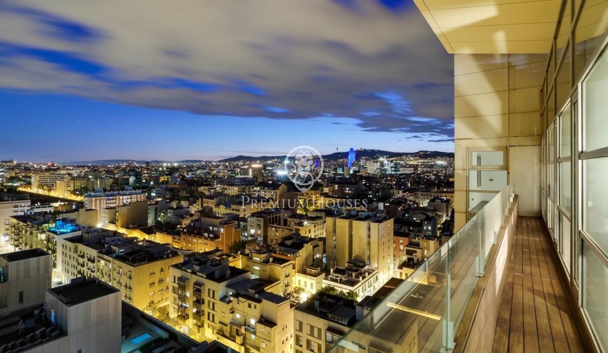 Espectacular ático con terraza y con panorámicas vistas al mar y a Barcelona_2