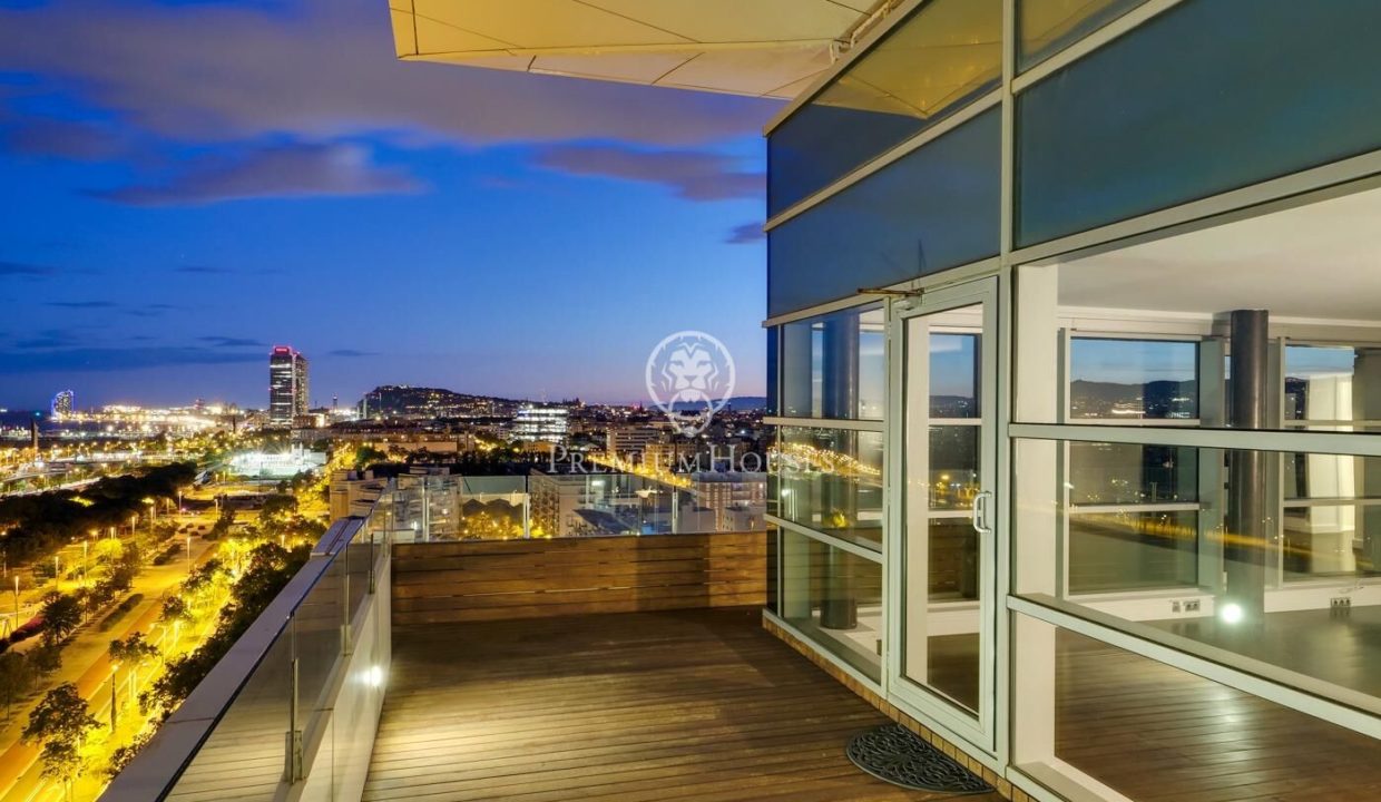 Espectacular ático con terraza y con panorámicas vistas al mar y a Barcelona_1