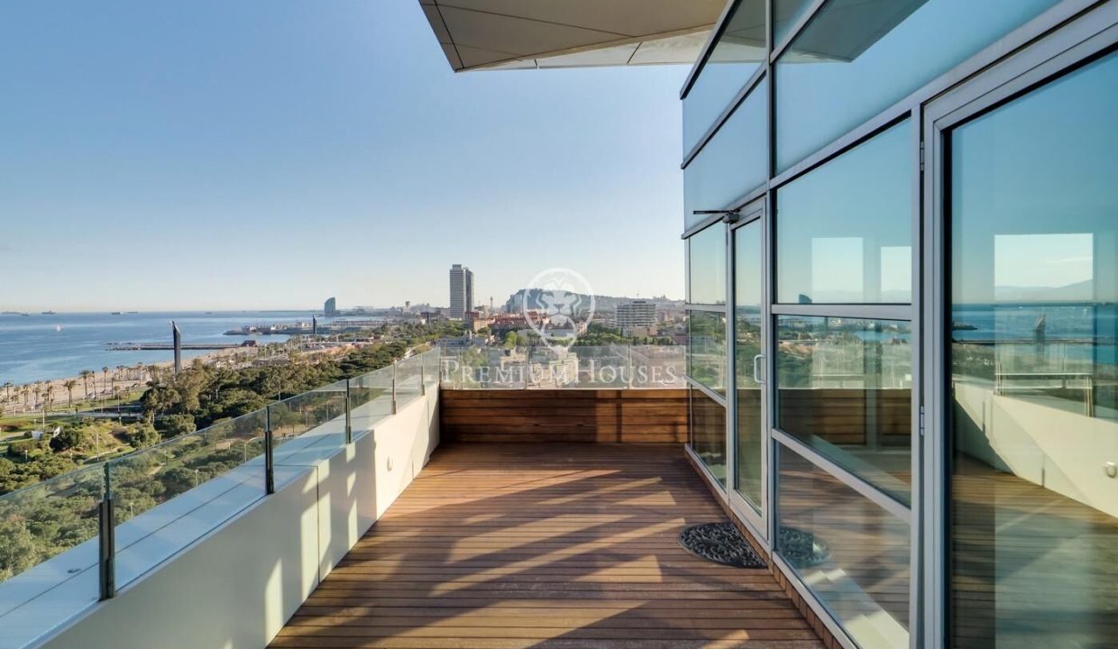 Espectacular ático con terraza y con panorámicas vistas al mar y a Barcelona_3