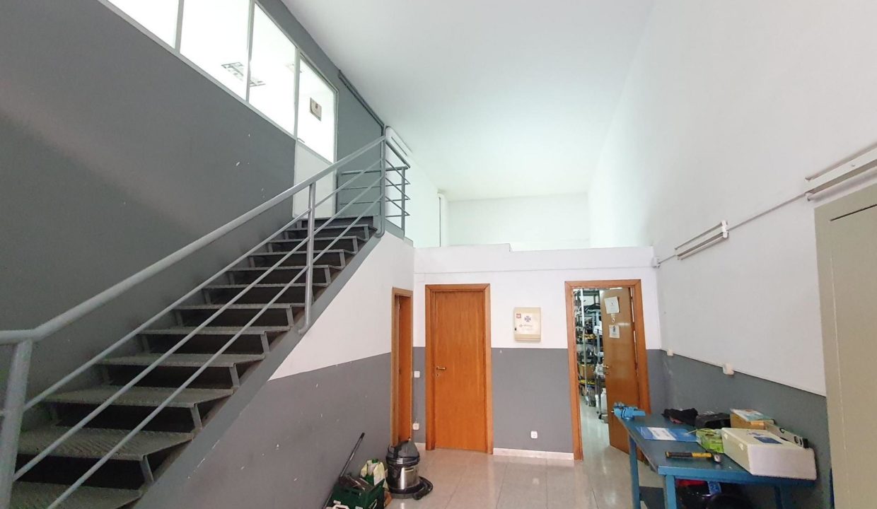 Fantástico local en venta situado en la misma Avd Madrid junto con Calle Benavent_3