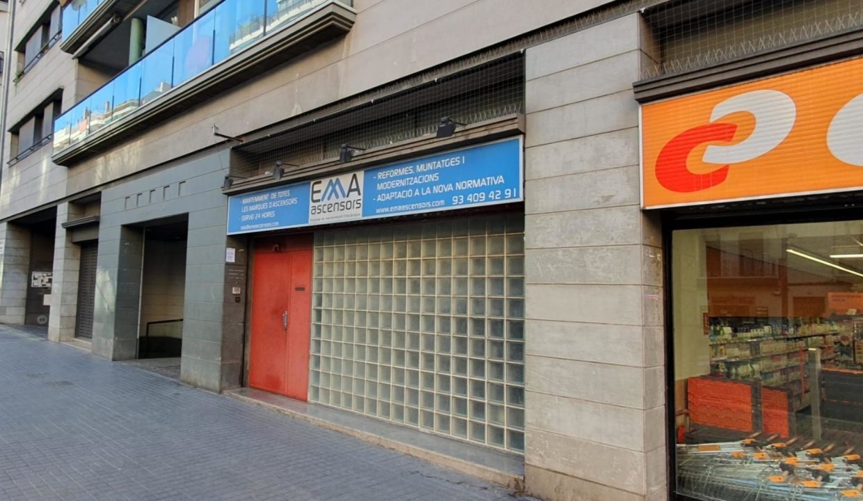 Fantástico local en venta situado en la misma Avd Madrid junto con Calle Benavent_4