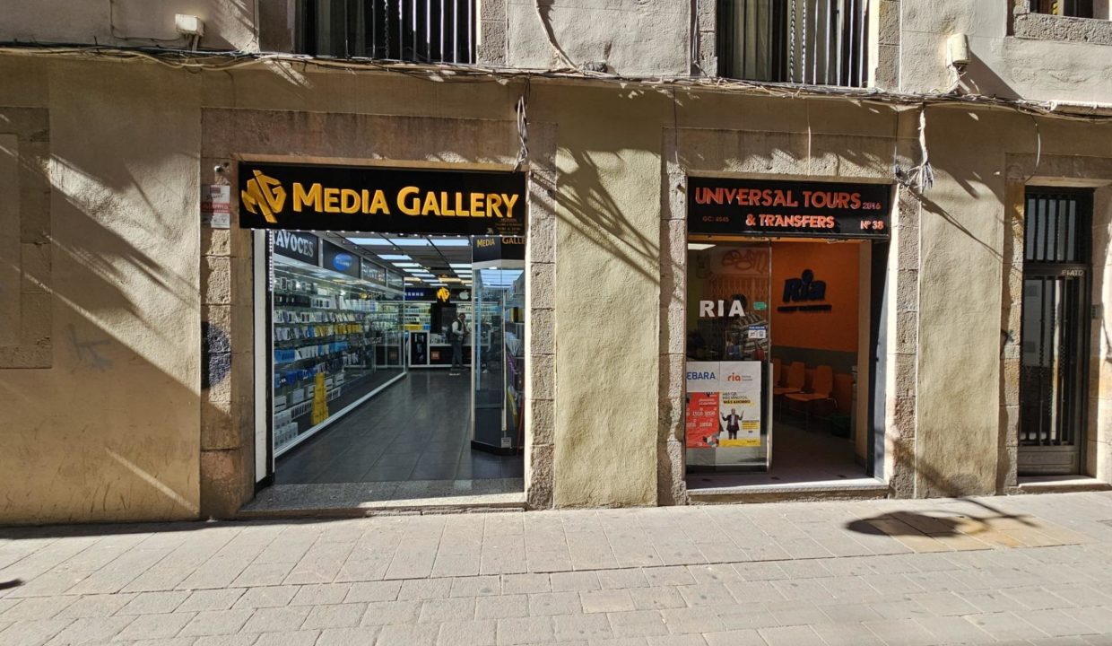 GRAN OPORTUNIDAD LOCAL COMERCIAL EN VENTA EN RENTABILIDAD DE 176m2 EN EL RAVAL