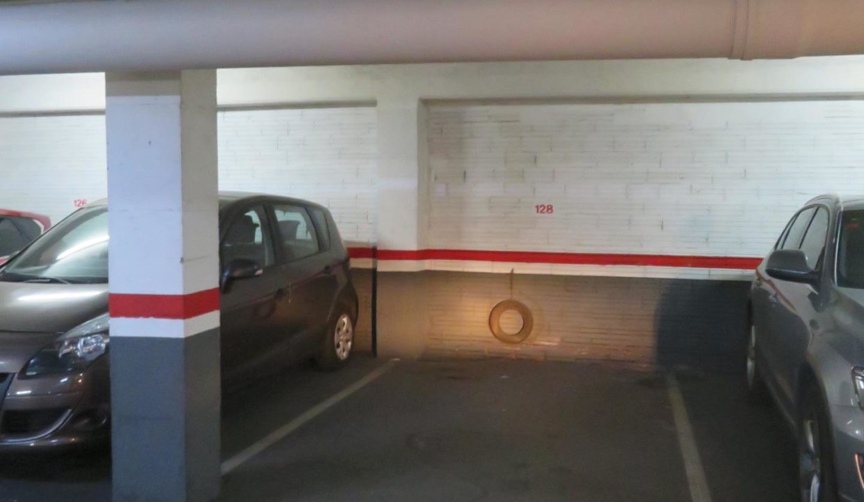 GRAN PLAZA DE PARKING EN LA GRAN VIA CARLOS III_1