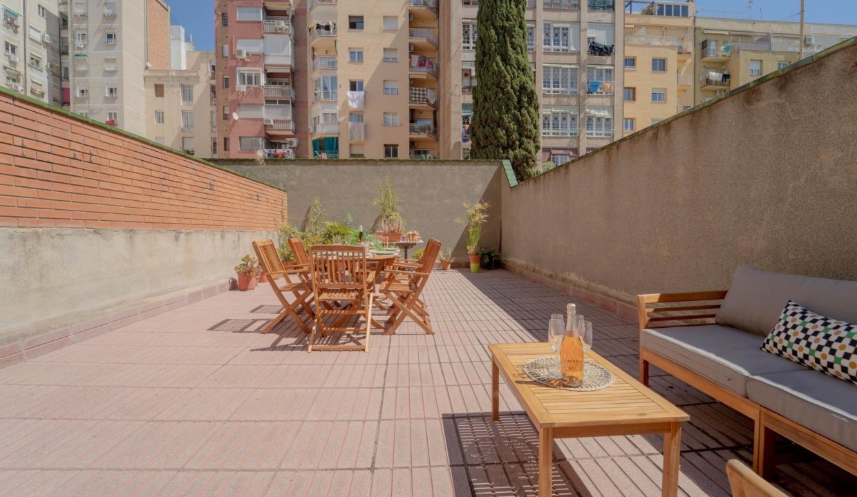 MAGNÍFICO PISO CON TERRAZA Y 5 HABITACIONES_1