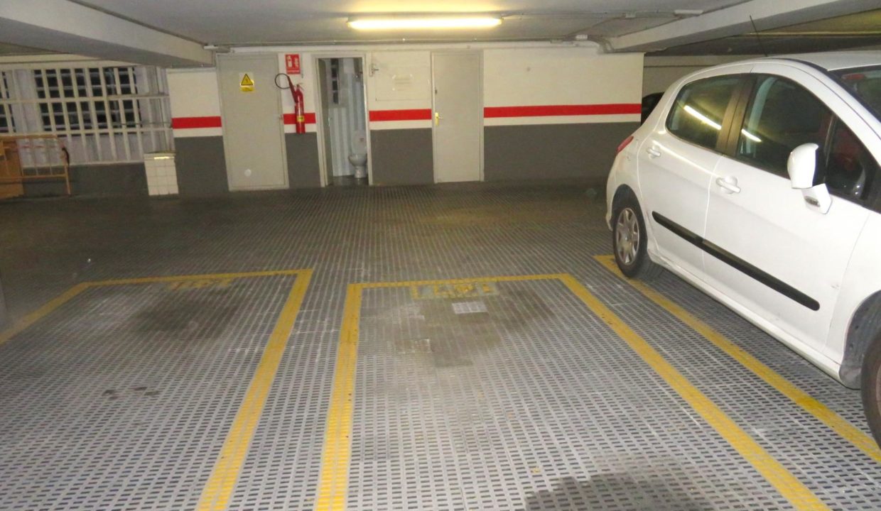 PLAZA DE PARKING PARA COCHE PEQUEÑO EN LA CALLE ROCAFORT_1