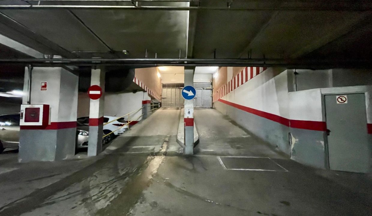 Plaza de Parking con trastero_2