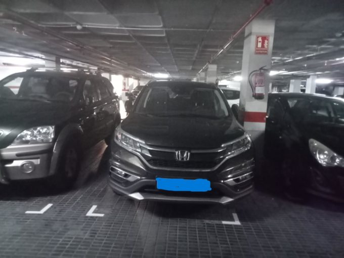 Plaza de parking coche grande_1