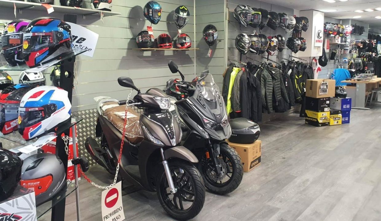 TALLER DE MOTOS CON TIENDA EN TRASPASO EN BARCELONA_5