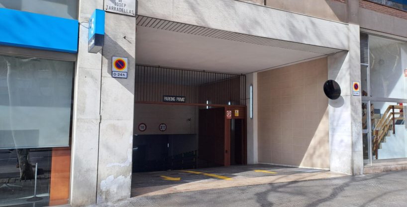 VENTA DE 3 Plazas de Parking en la Calle Entenza/Josep Tarradellas_1