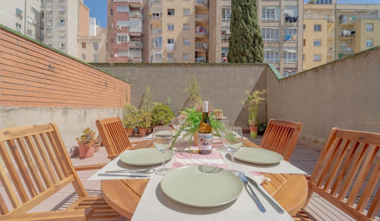 ¡Descubre esta espectacular vivienda con gran terraza de 67m2 situada en el apreciado Passeig de San_4