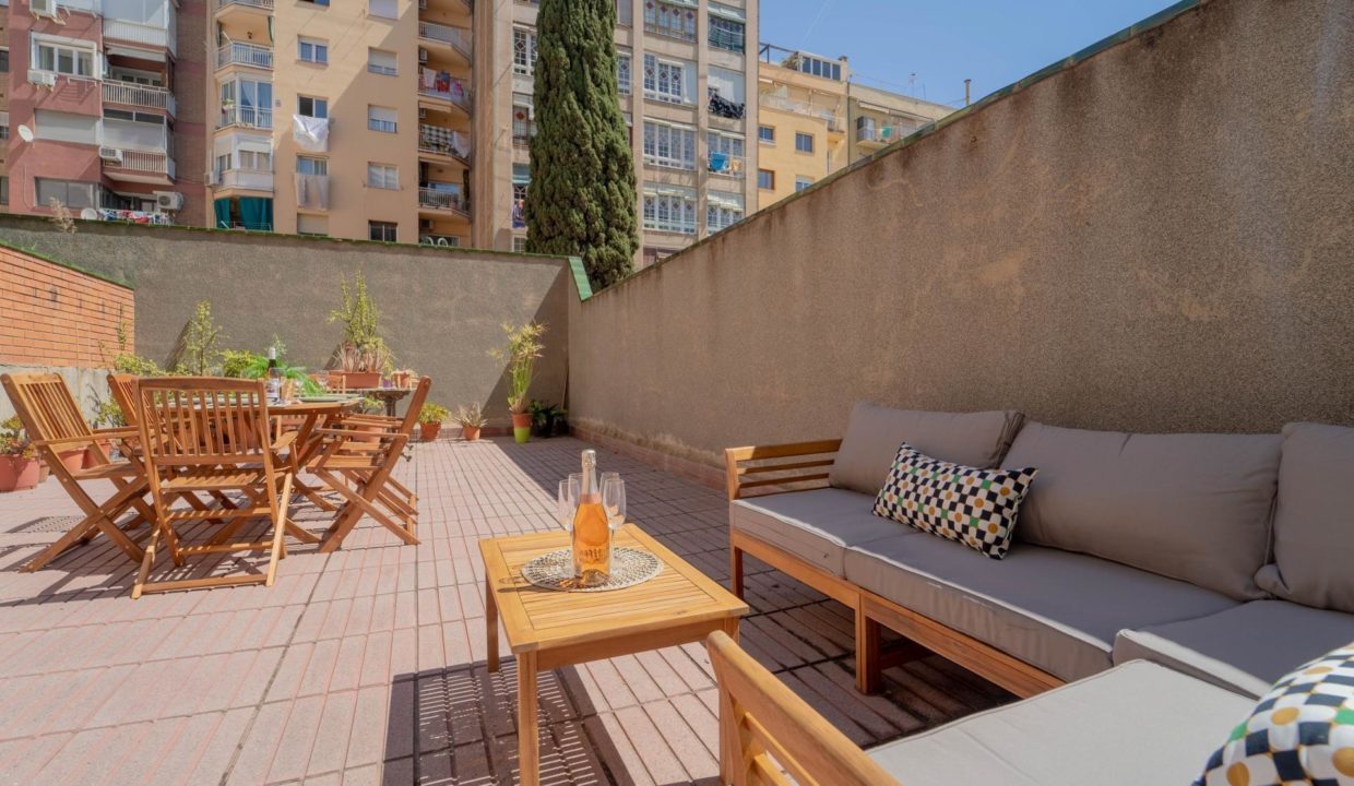 ¡Descubre esta espectacular vivienda con gran terraza de 67m2 situada en el apreciado Passeig de San_5