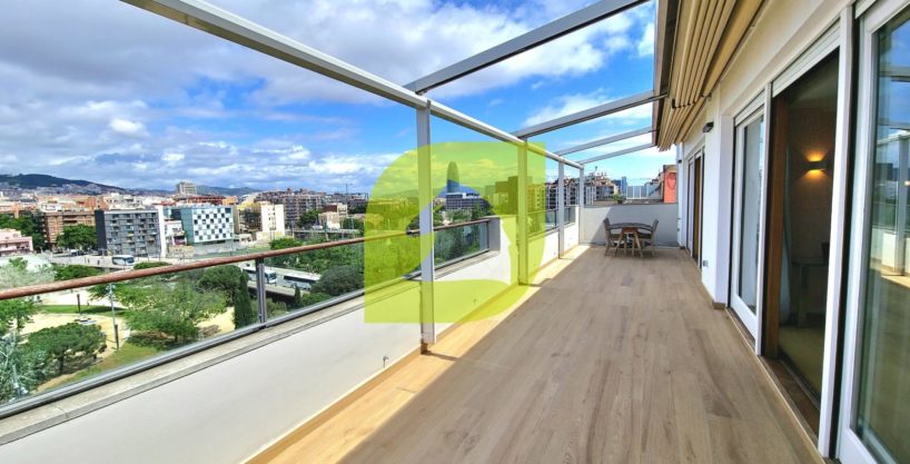 ¡Exclusivo Ático Dúplex en Venta con Vistas Espectaculares en Barcelona!_1