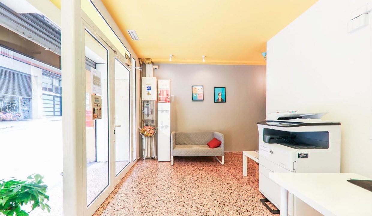 ¡LOCAL COMERCIAL DE 182m2 + PATIO EXCLUSIVO DE 570m2 EN POBLE SEC!_2