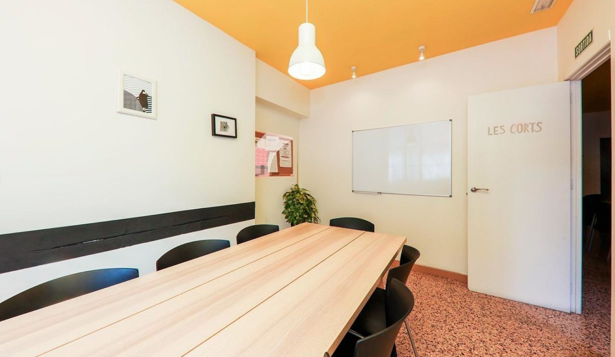 ¡LOCAL COMERCIAL DE 182m2 + PATIO EXCLUSIVO DE 570m2 EN POBLE SEC!_3