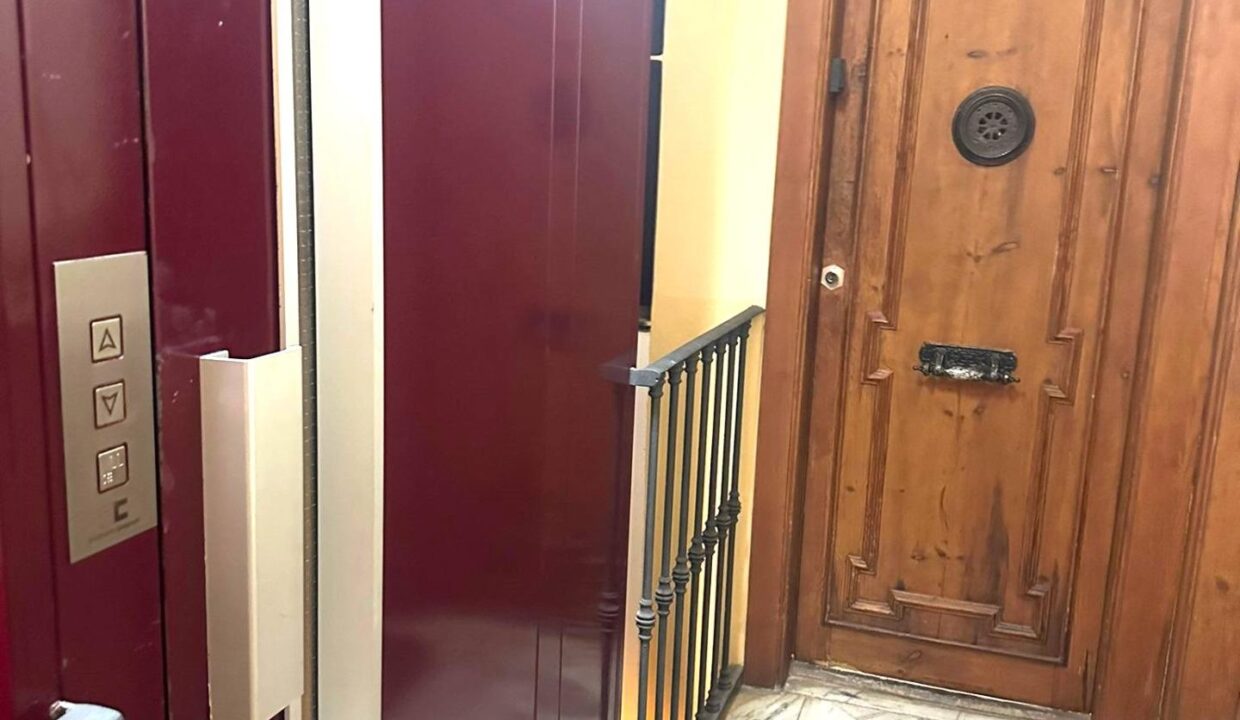 ATICO A LA VENTA EN EL RAVAL - CON ASCENSOR_5