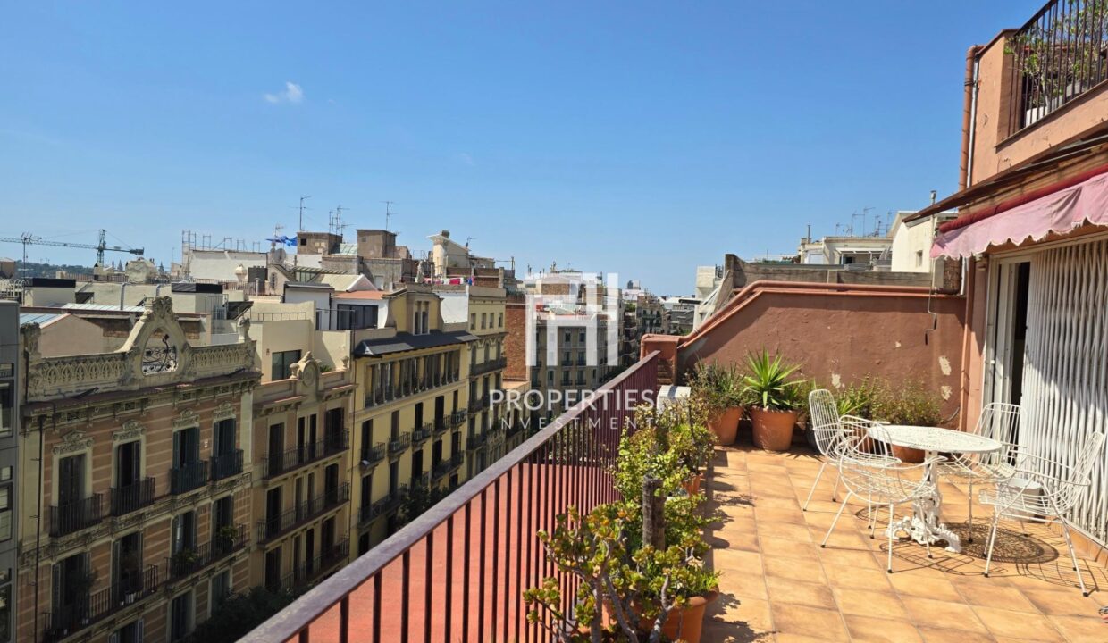 ÁTICO A REFORMAR CON TERRAZA DE 30m2 EN L´ANTIGA ESQUERRA DE L´EIXAMPLE_1