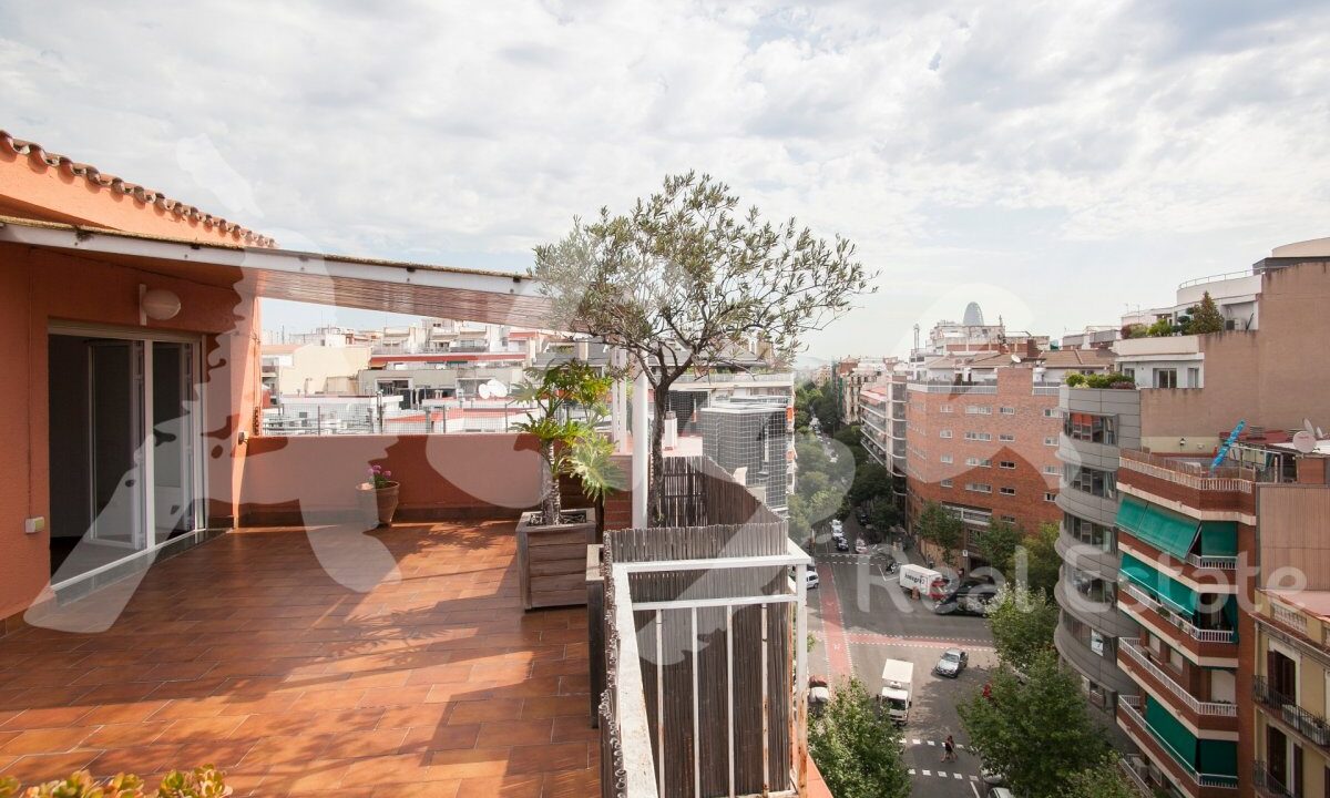 Àtico de 112 m2 más 30 m2 de terraza a 10 min de plaça Cataluña_5