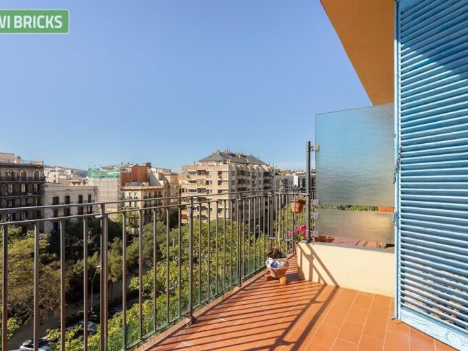 Descubre la comodidad y el encanto de este luminoso apartamento en la 6ª planta con ascensor._1