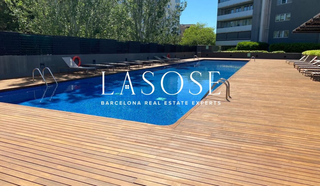 Elegante piso de un dormitorio con piscina comunitaria y gimnasio en alquiler en Diagonal Mar_4