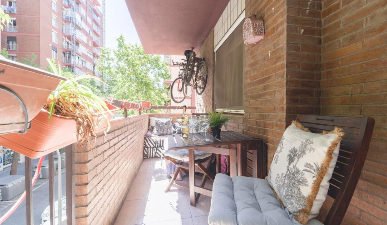 Espaciosa vivienda con balcón en Provençals de Poblenou!_1