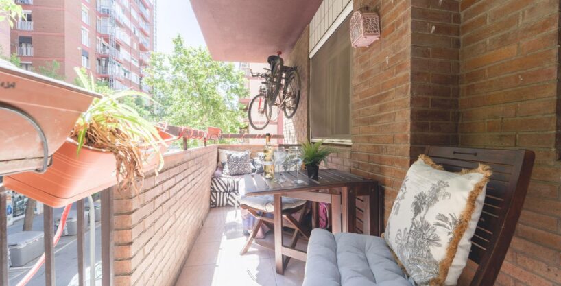 Espaciosa vivienda con balcón en Provençals de Poblenou!_1