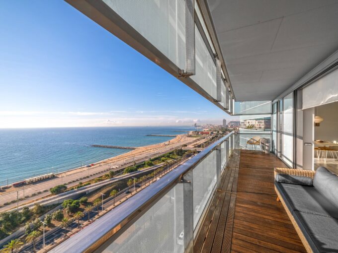 Impresionante piso de lujo frente al mar en venta en Diagonal Mar