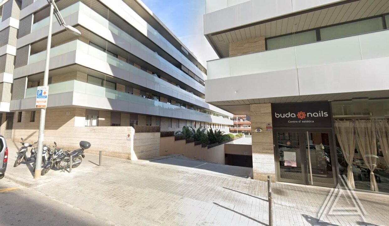 Magnífica plaza de parking en c/Osí (Sarriá) junto a Vives i Tutó_1