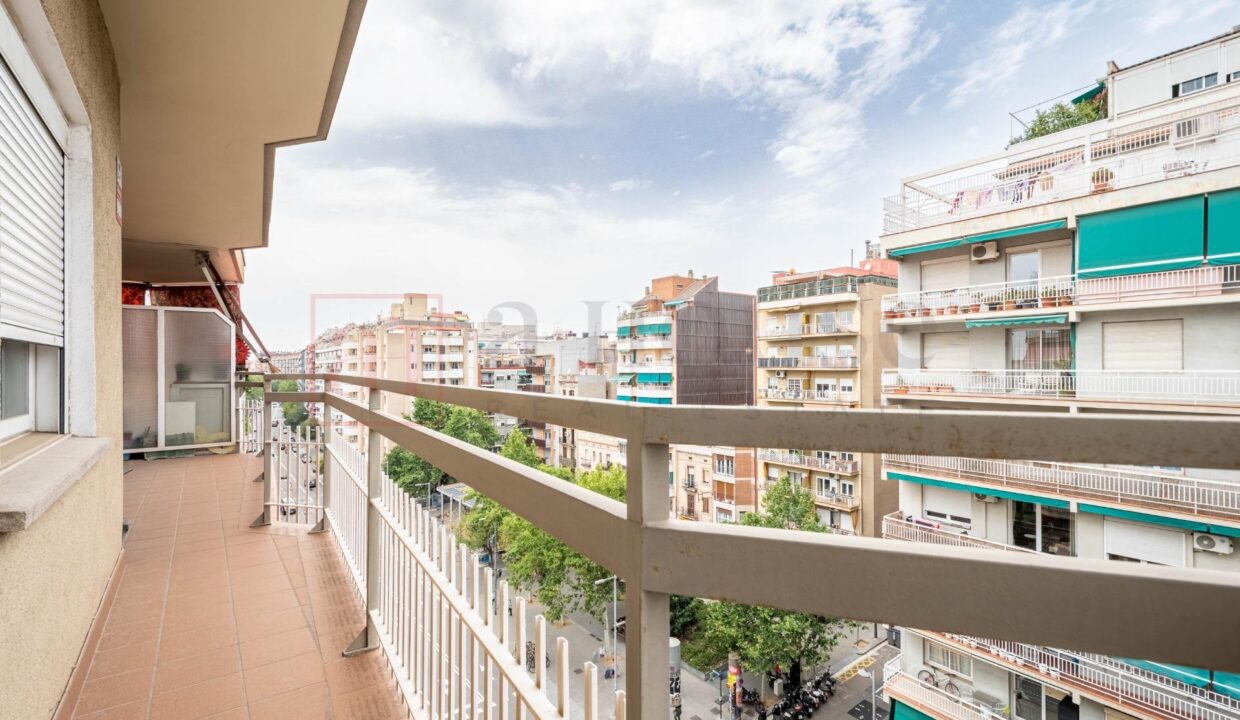 PISO ALTO CON TERRAZA EN PLAÇA DEL CENTRE_2