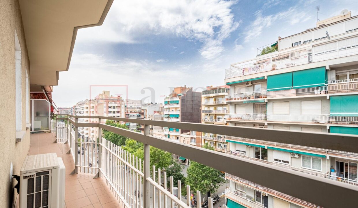 PISO ALTO CON TERRAZA EN PLAÇA DEL CENTRE_1