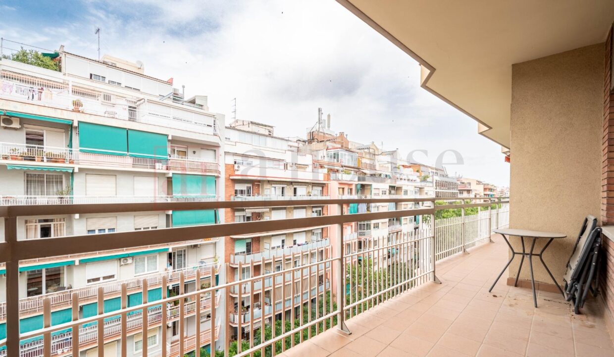 PISO ALTO CON TERRAZA EN PLAÇA DEL CENTRE_5