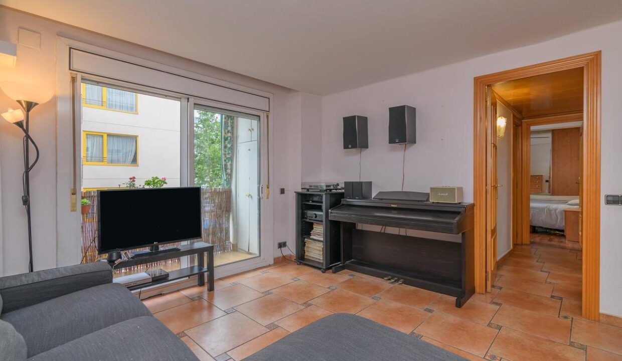 PISO EN VENTA CON DOS BALCONES EN BARCELONA