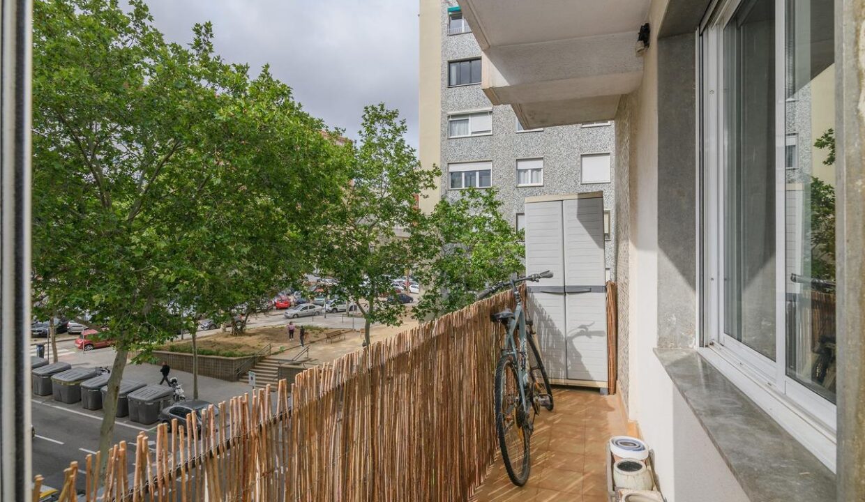 PISO EN VENTA CON DOS BALCONES EN BARCELONA