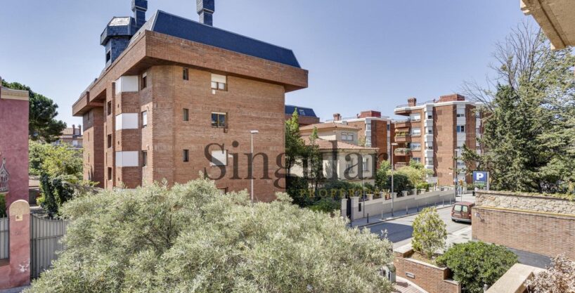 Piso con terraza en calle Dalmases a la venta_1