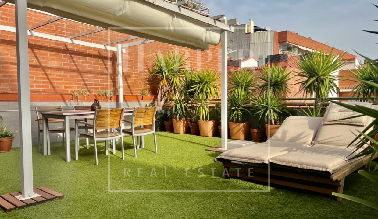 Piso de alto standing de alquiler con terraza privada y amueblado._1