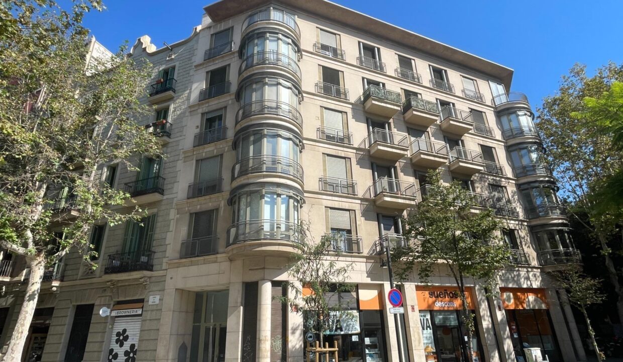 ¡Encuentra tu hogar ideal en el vibrante corazón de Barcelona! Piso en venta_3