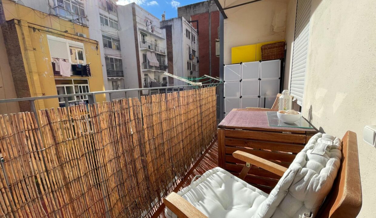 BONITO  PISO DE 2 HABITACIONES DOBLES CON BALCÓN_5