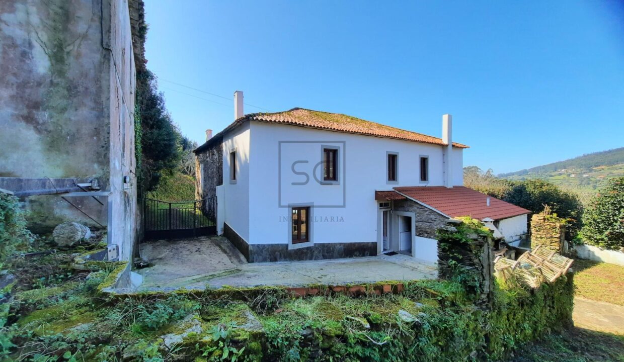 CASA DE PIEDRA CON EDIFICACIÓN AUXILIAR EN CEDEIRA_1