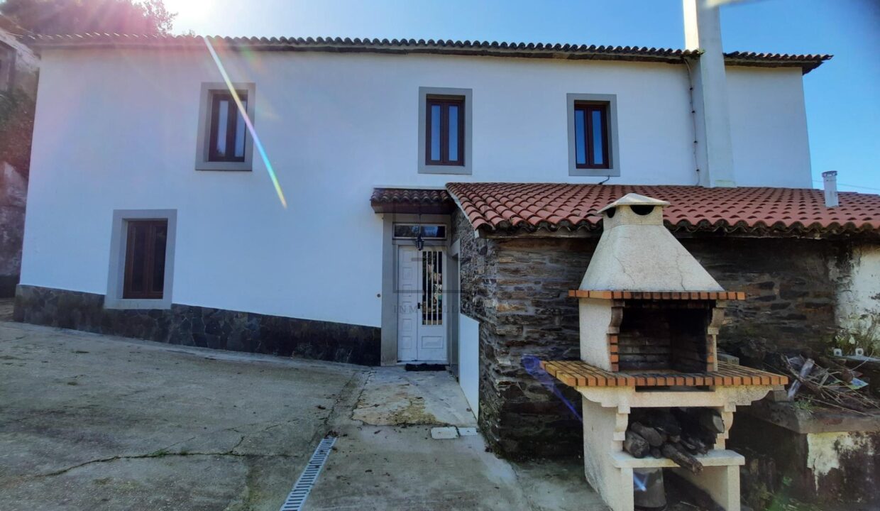 CASA DE PIEDRA CON EDIFICACIÓN AUXILIAR EN CEDEIRA_5