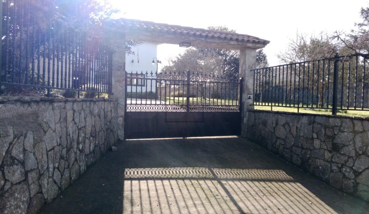 CHALET CON FINCA Y BODEGA EN EL RASO-ARES_1