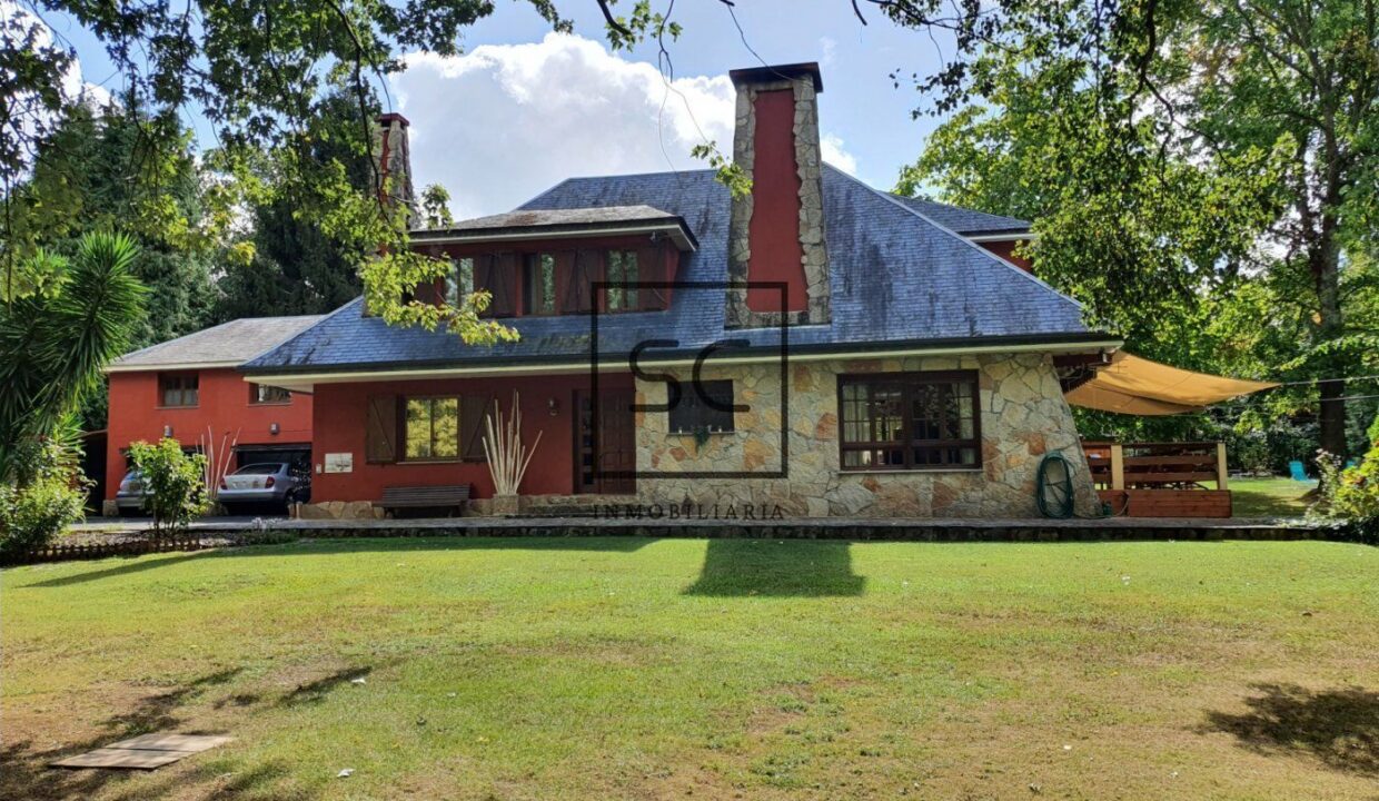 CHALET CON PISCINA Y FINCA EN MANIÑOS