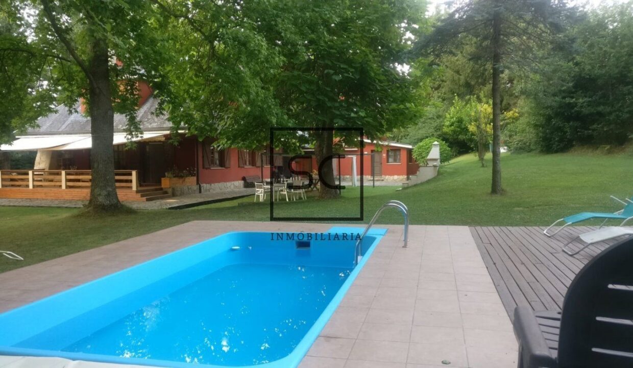 CHALET CON PISCINA Y FINCA EN MANIÑOS