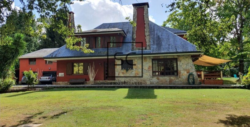 CHALET CON PISCINA Y FINCA EN MANIÑOS