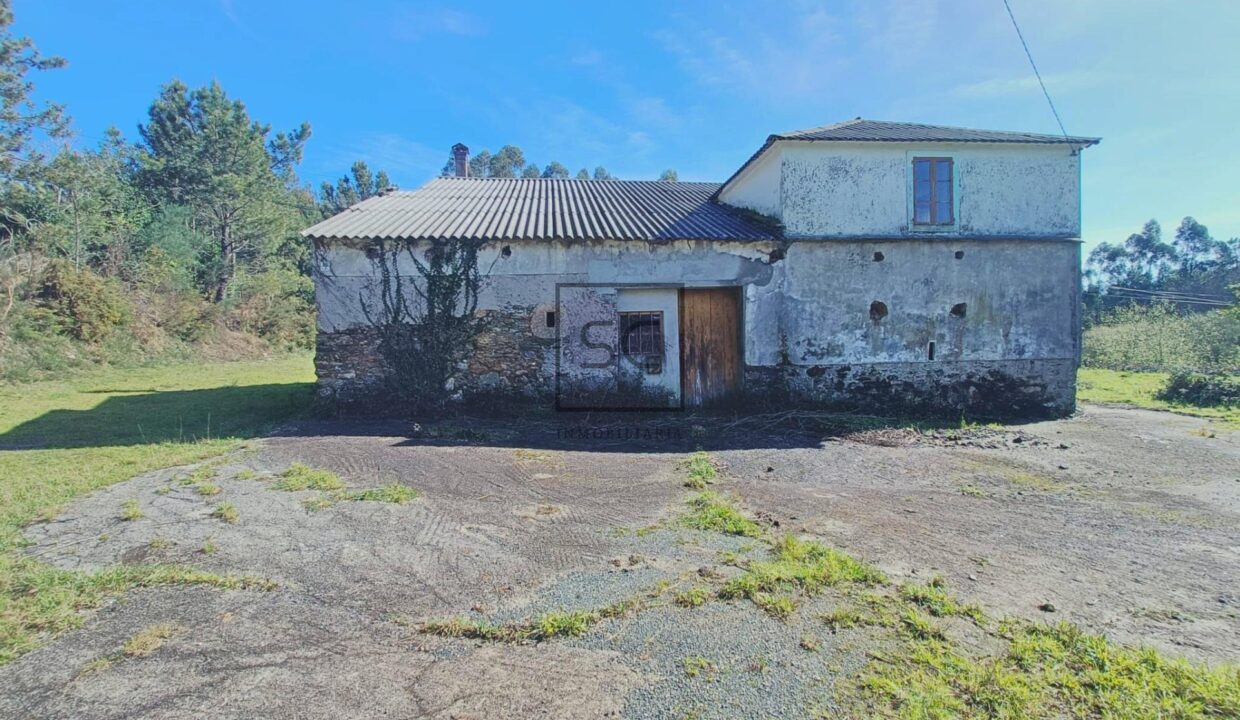 Casa de piedra para restaurar en Albeiro