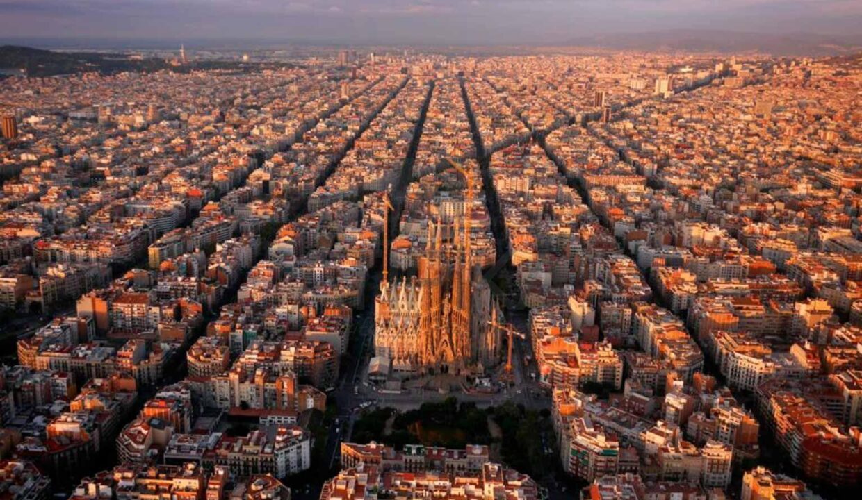 INCREIBLE ÁTICO EN EIXAMPLE CON IMPRESIONANTE TERRAZA DE 56M2 CON VISTAS A LA SAGRADA FAMILIA_1