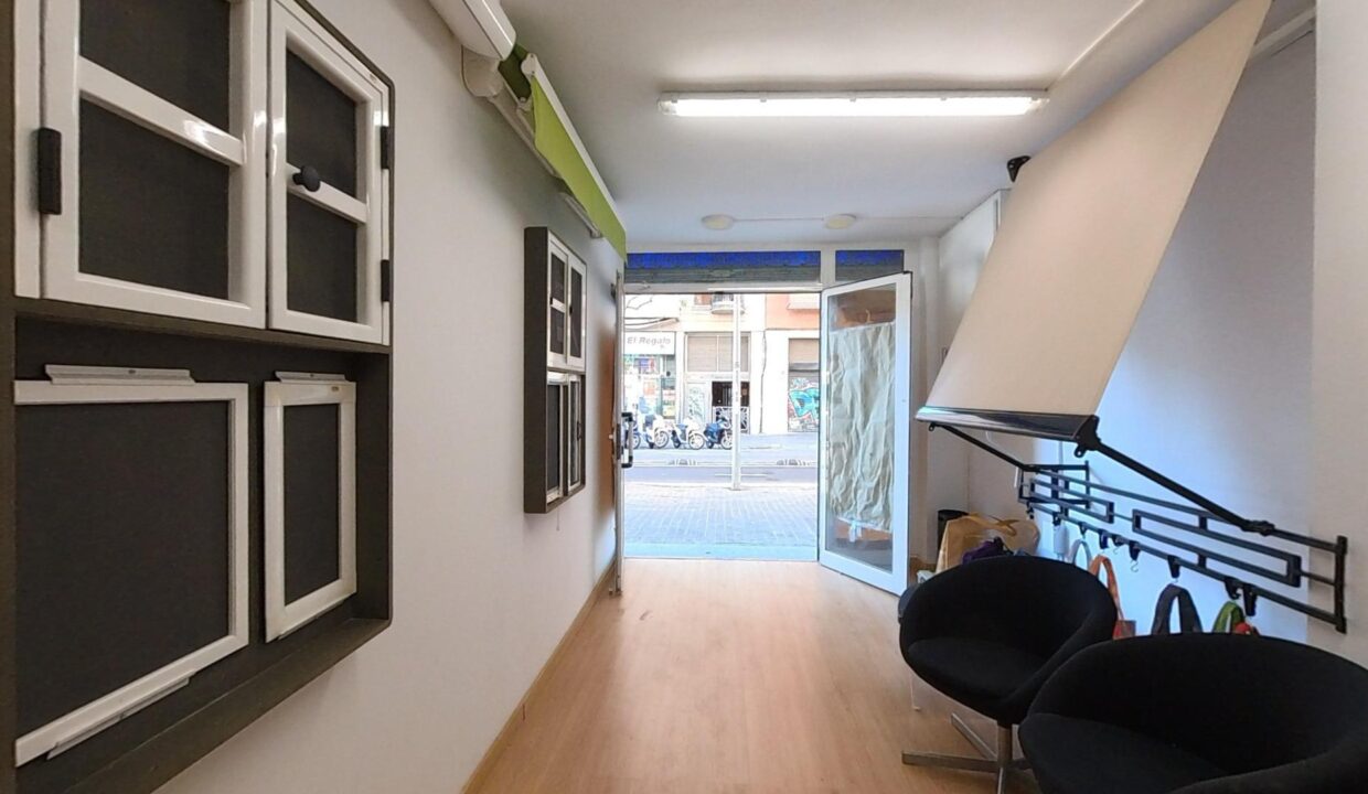 Local comercial en venta o alquiler en Travessera de Gracia