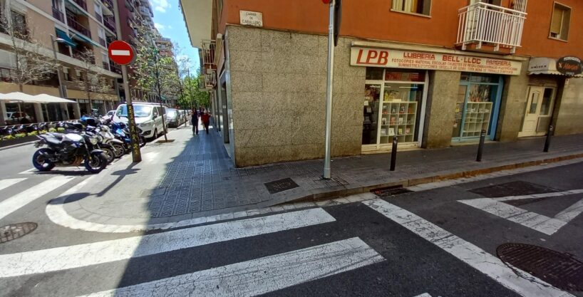 Local  comercial junto Plaça del Centre Les Corts)_1