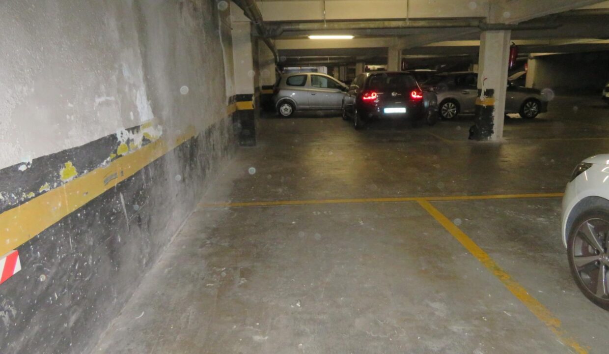 PLAZA DE PARKING EN LA CALLE FLORIDABLANCA CON VILADOMAT_2